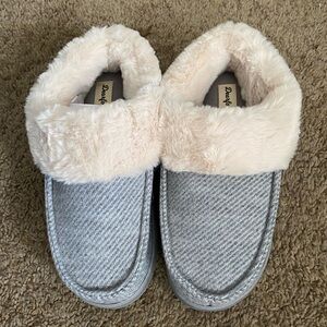 New Dearfoams Indoor Outdoor Fur Trimmed Slippers